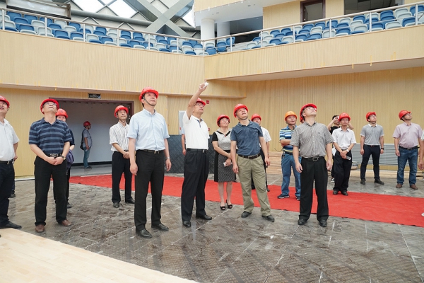 市委書記史濟錫、市長朱晨調研中立公司承建的民生項目工程