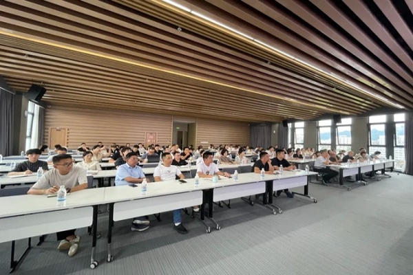 強(qiáng)化公司稅務(wù)、法務(wù)建設(shè) 增強(qiáng)風(fēng)險(xiǎn)防控能力 —浙江中立建設(shè)有限公司開(kāi)展稅務(wù)和法務(wù)培訓(xùn)會(huì)